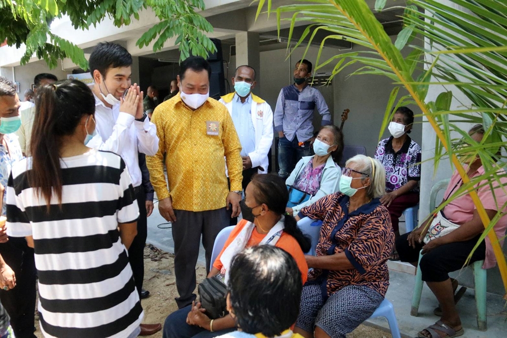 "ทวี สอดส่อง" เป็นประธานสืบสานวัฒนธรรมประเพณีสงกรานต์ สรงน้ำพระ รดน้ำผู้สูงอายุชาวพุทธ ณ วัดขวัญไม้งาม 