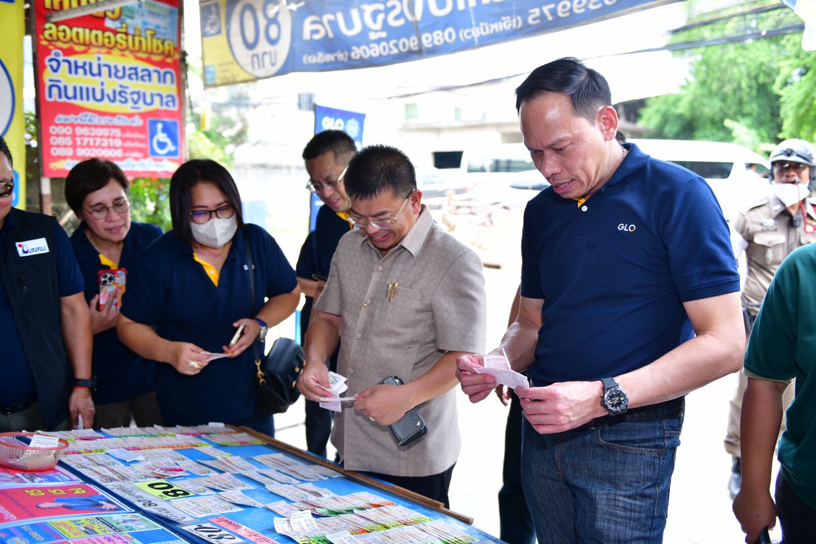 สนง.สลากฯ ลงพื้นที่พบจุดขายสลาก 80 ที่สระบุรี   