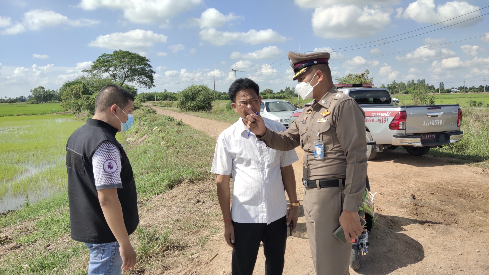 สุพรรณบุรีระดมทีมนักสืบมือดีล่าคนร้ายชิงทรัพย์แม่ร้านชำ​  พฐ.ลงพื้นที่เก็บDNAรอยเลือด
