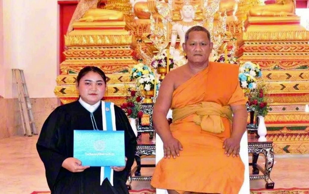 ชาวเน็ตซาบซึ้ง! เจ้าอาวาสวัดใหม่สี่หมื่น ส่งเด็กยากไร้เรียนจบกว่า 100 คน