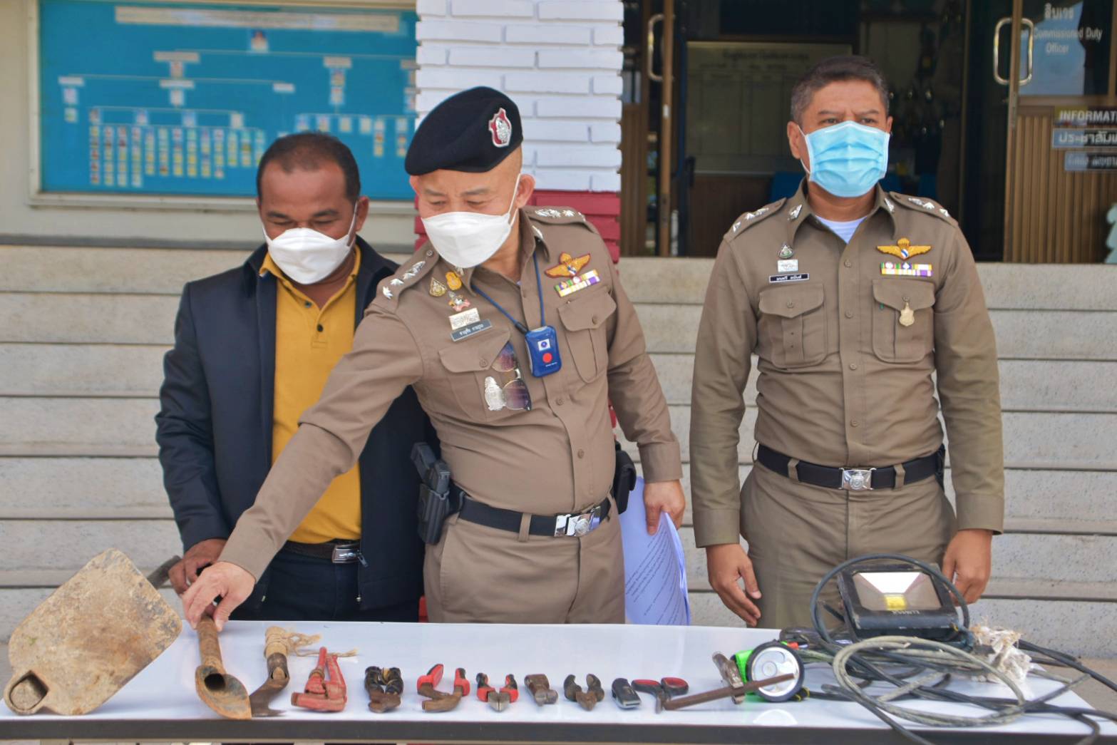 ตร.บางแก้วรวบหนุ่มอดีตช่างไฟตระเวนก่อเหตุ ลักสายไฟสร้างความเสียหายนับแสน