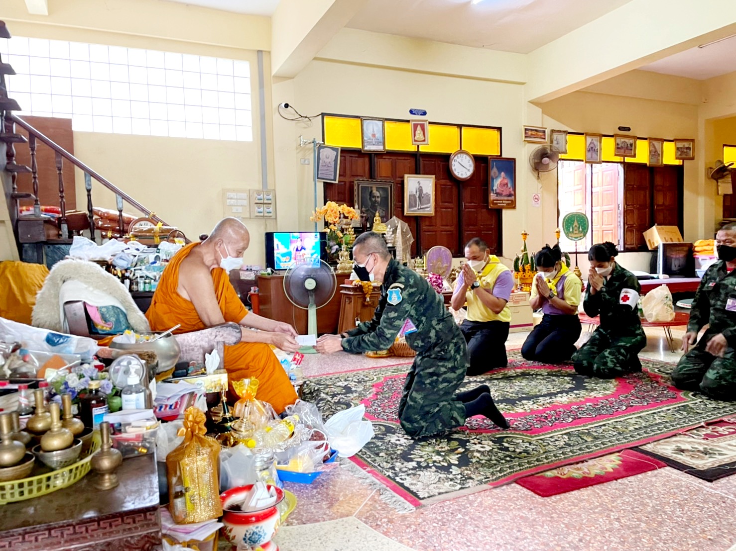 ศตก. หารือ เจ้าอาวาสวัดลาดบัวขาวร่วมหามาตรการแก้โควิดชุมชนชาดะห์  พร้อมรณรงค์ปชส.ดูแลสุขอนามัยปลอดเชื้อ 
