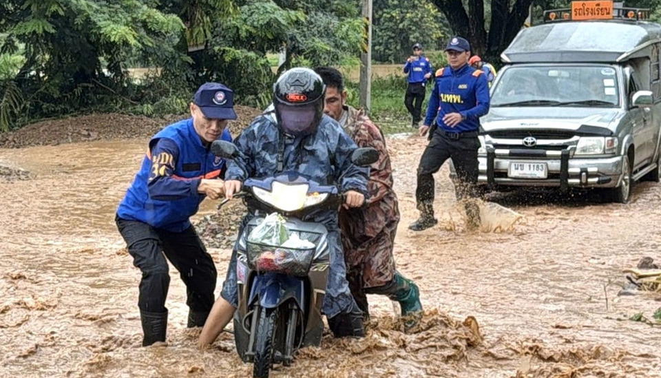 นพค.36 เร่งเคลียร์ ทางหลวง 105 แม่ฮ่องสอน หลังดินโคลนถล่มปิดเส้นทาง