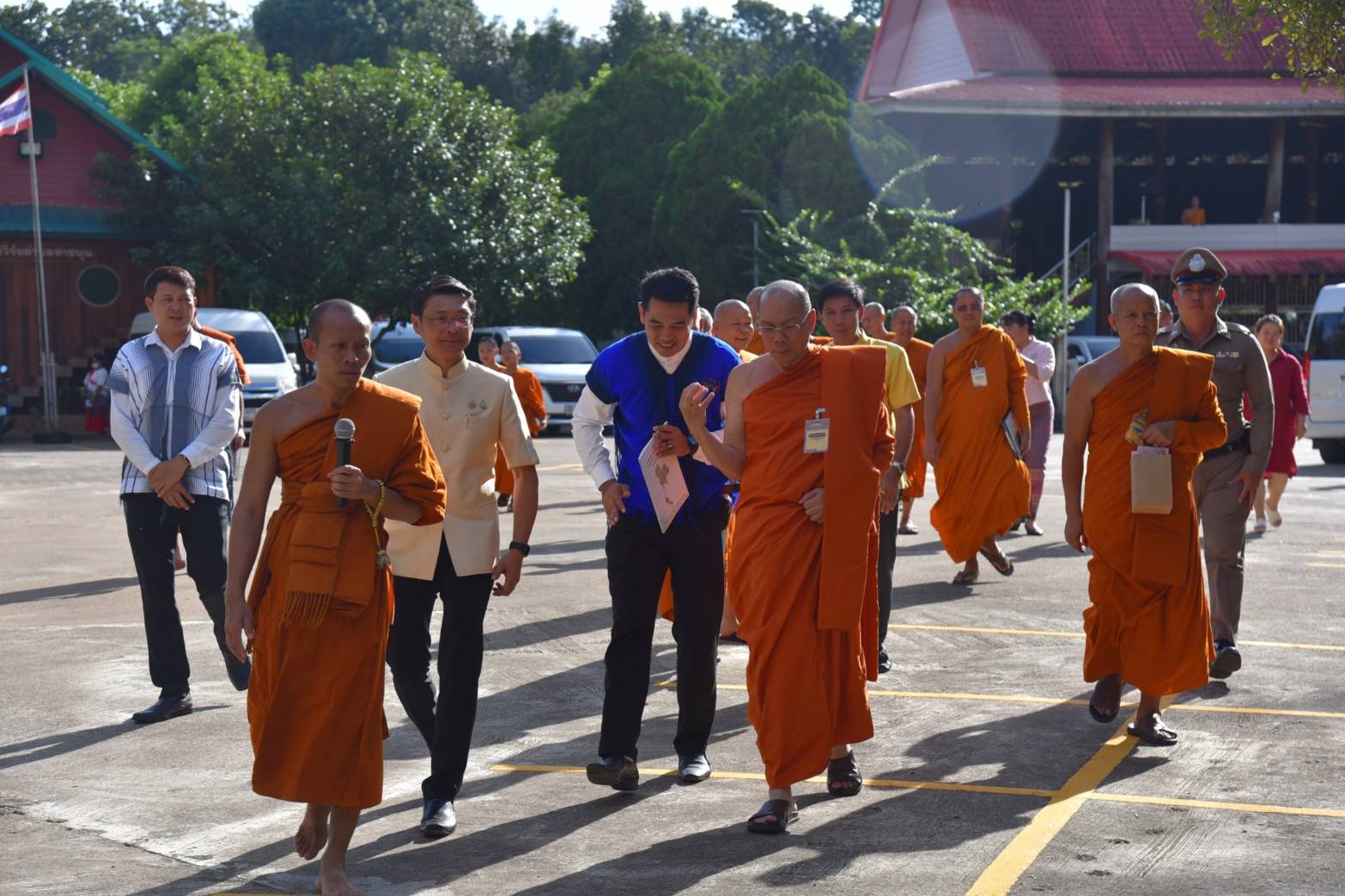 รองผู้ว่าฯกาญจนบุรีต้อนรับคณะตรวจติดตามประเมินผลโครงการวัดประชารัฐสร้างสุข