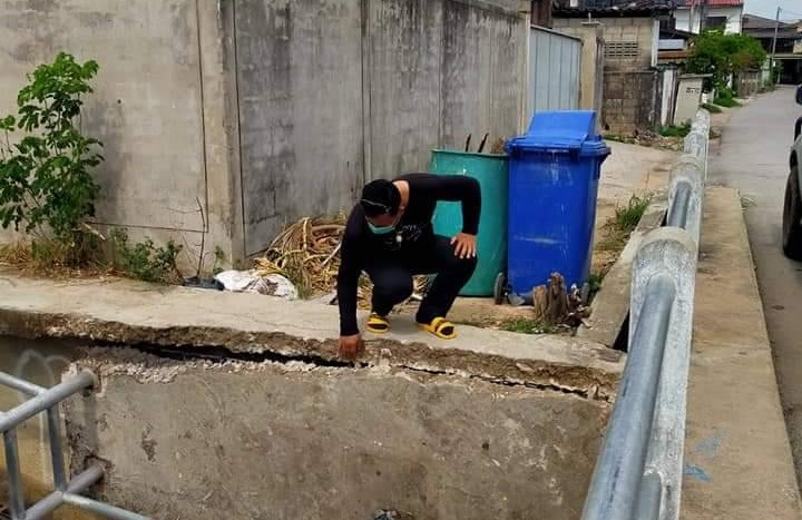 “สท.นุ้ยส์” ทำทันที ไม่รอช้า ชาวบ้านหลังวัดอรัญฯแม่สอด วอนหน่วยงานเร่งแก้ไข ทางเดินเท้า ราวสะพานพัง หวั่นเกิดอันตราย