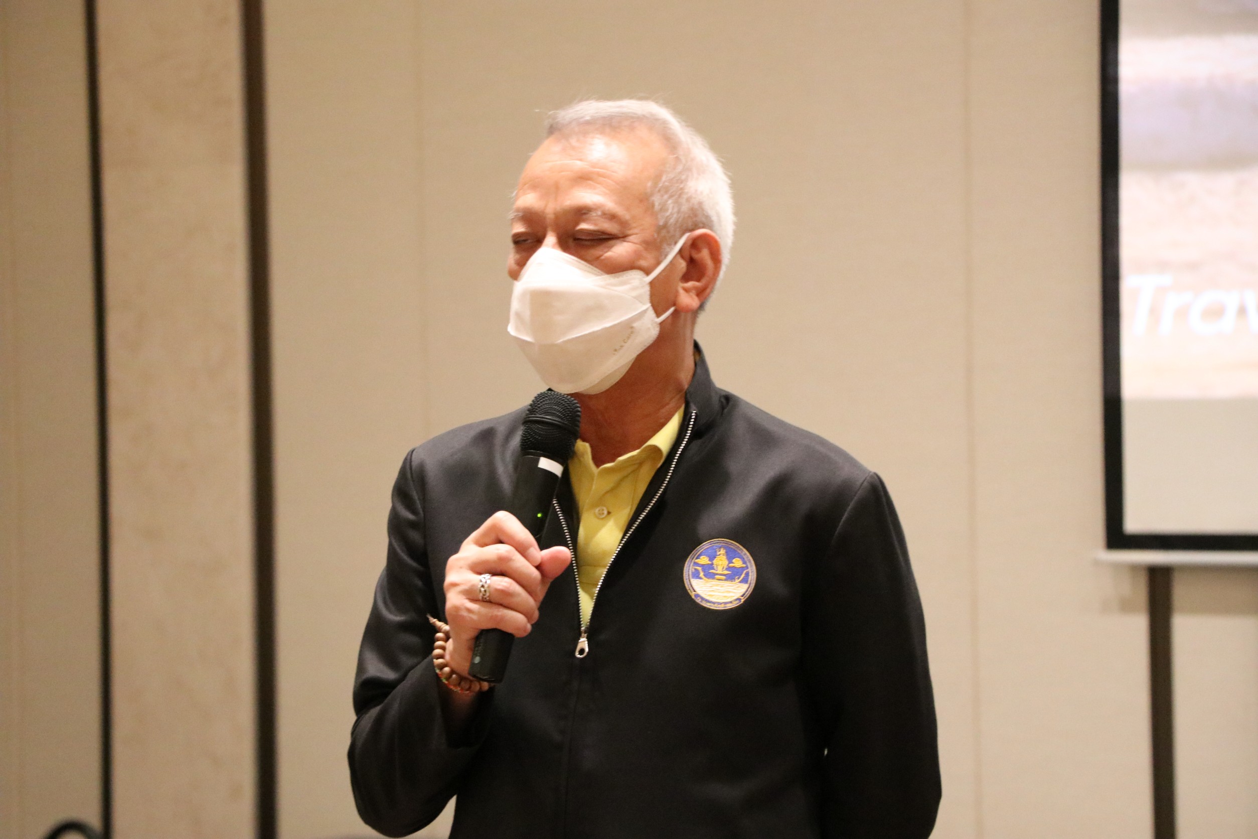 กระทรวงท่องเที่ยวพร้อมรับข้อเสนอหาวัคซีนฉีดให้ 4 จังหวัดท่องเที่ยว และลดปัญหานักท่องเที่ยวตรวจหาเชื้อแน่นสนามบิน