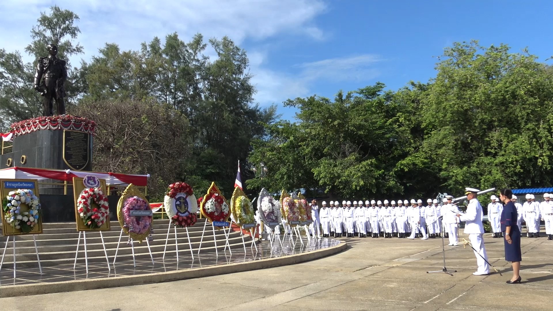 ทัพเรือภาคที่ 2 จัดพิธีวางพวงมาลาเนื่องในวันอาภากร องค์บิดาของทหารเรือไทย 