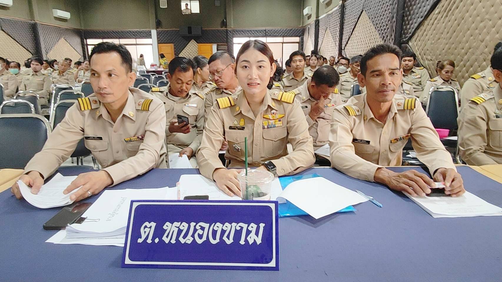 อำเภอศรีราชา เซอร์ไพรส์ กำนัน ผู้ใหญ่บ้าน ผู้ช่วย ตรวจฉี่ ไร้สารเสพติด        