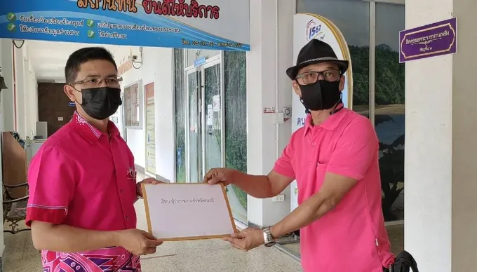 เหยื่อ 2 สามีภรรยาเซลส์เอารถไปจำนำบุกศูนย์ดำรงธรรม-ร้องผู้ว่าฯกระบี่  หลังตามหารถเจอแต่ไม่สามารถเอารถคืนได้ 
