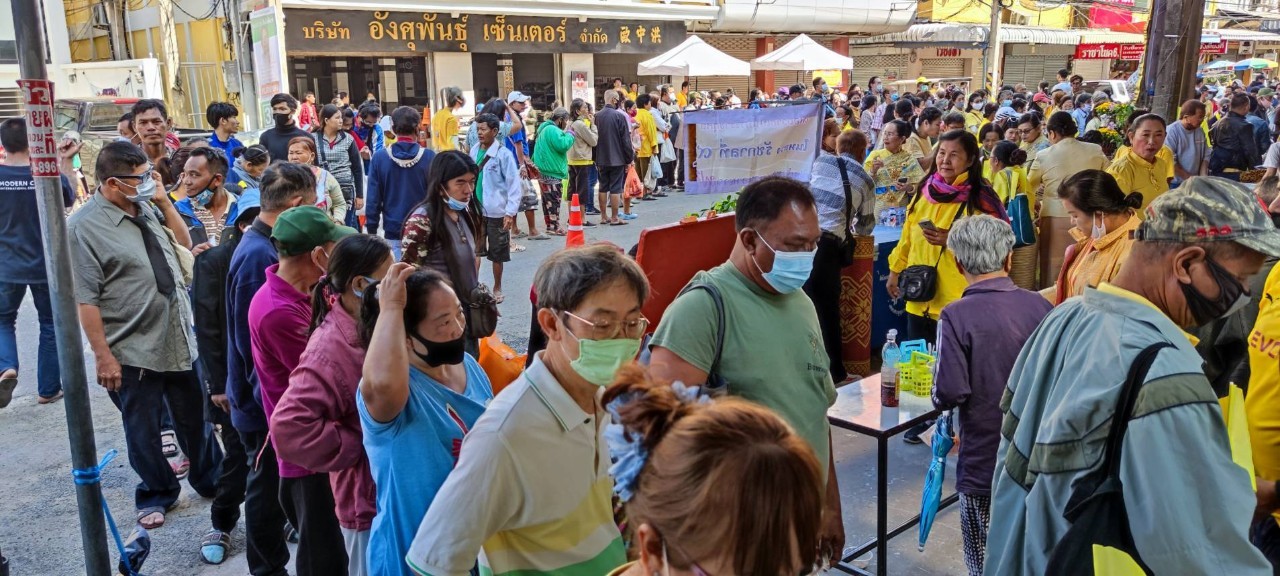 “ปลื้มปิติ” ผู้ประกอบการย่านการค้าถนนจอมพล หลังลานย่าโมโคราช ออกโรงทานบริการประชาชนหลายพันคน ต้องปิดถนนป้องกัน
