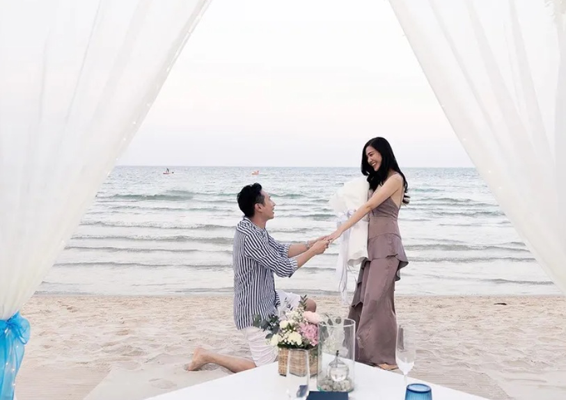 I said YES! 'ฝ้าย นิชานันท์' ว่าที่เจ้าสาวคนใหม่ หลังแฟนหนุ่มเซอร์ไพรส์ขอแต่งงานริมทะเล