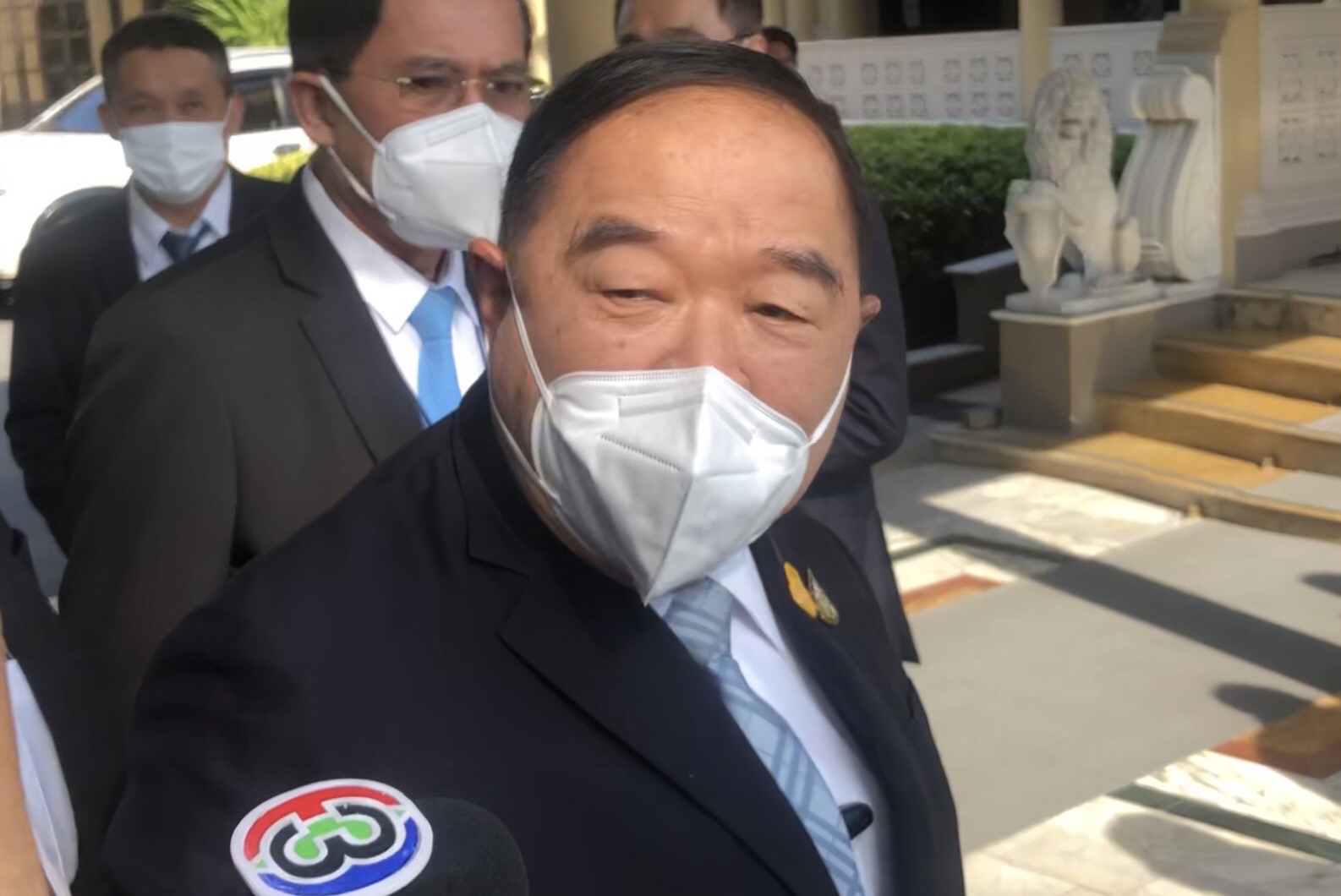 “ประวิตร” ปัดตอบหลังวิวาทะ “จุรินทร์” กลางวงครม. ปมตั้งอธิบดีกรมฝนหลวง