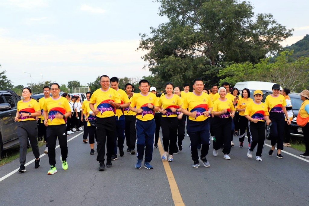 ชาวลพบุรีรวมพลัง "เดิน วิ่ง ปั่น ป้องกันอัมพาต ครั้งที่ 10" เฉลิมพระเกียรติฯ