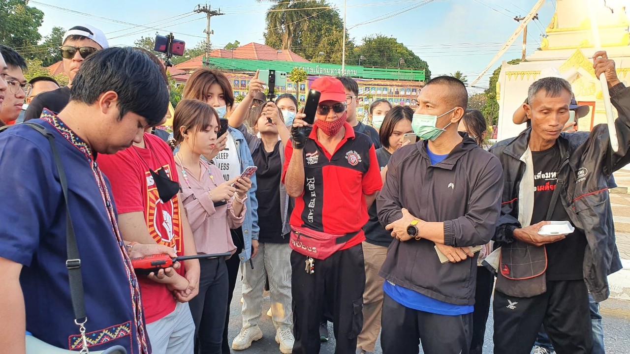 มหาสารคามชุมนุมกลางเมืองวันรัฐธรรมนูญ ชี้รธน.60 รอยด่างประชาธิปไตย