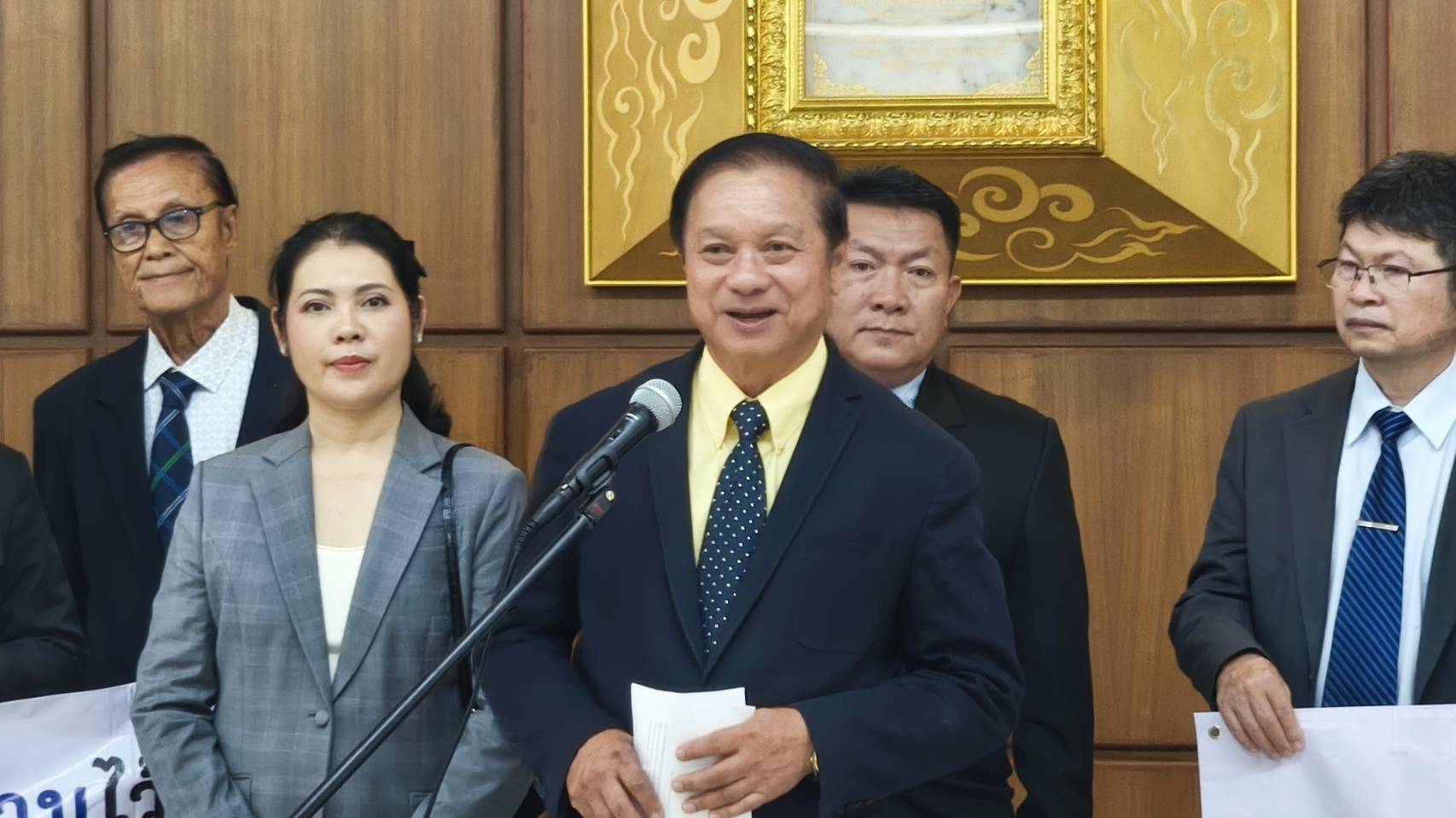 "สว.สำรอง" บุก กกต. ขอคุย "ผู้บริหาร" ทวงถามความคืบหน้าทุจริตเลือก สว.ระดับประเทศ 