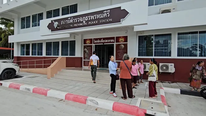 กลุ่มผู้สูงอายุนับสิบขึ้นโรงพักแจ้งความกรรมการกองทุนหมู่บ้านโกง