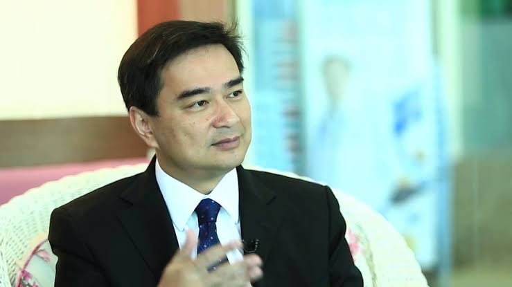 "อภิสิทธิ์" แจงเหตุเว้นวรรคการเมือง ห่วงเอกภาพ "ประชาธิปัตย์" รับแนวคิดไม่สอดคล้องหลายเรื่อง ชี้ "พท." มีโอกาสตั้งรัฐบาลสูง