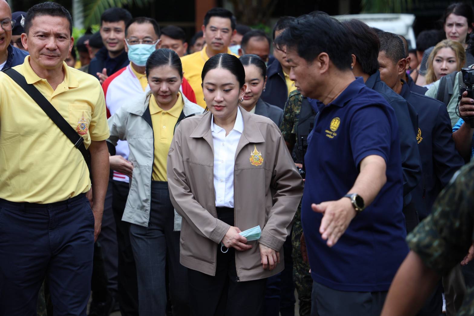 "นายกฯอิ๊งค์" ลงพื้นที่เยี่ยมทหาร-ปชช.ที่สุรินทร์  เชื่อมั่น "รัฐบาล" เร่งคลี่คลายเหตุปะทะชายแดนไทย-กัมพูชาได้
