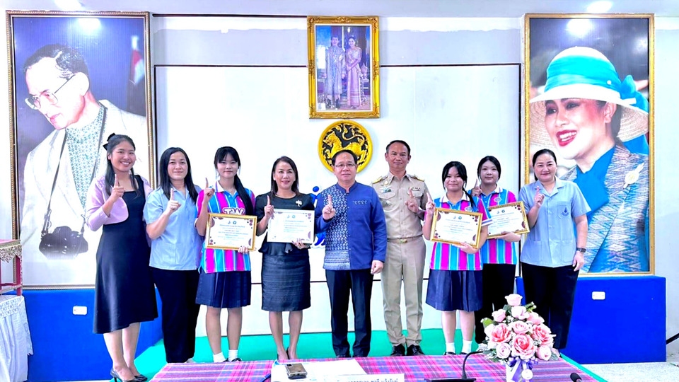 รร.ไทยเจริญวิทยา บุรีรัมย์ คว้ารางวัลดีเด่น แข่งจัดรายการวิทยุ “คลื่นใส วัยทีน” ต้านยาเสพติด