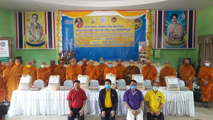 "คณะสงฆ์อำเภอท่าตะเกียบ"ร่วมกับส่วนราชการ จัดตั้งศูนย์โรงทานช่วยเหลือผู้ได้รับความเดือดร้อนจากการแพร่ระบาดของโรคติดเชื้อไวรัสโควิด-19 