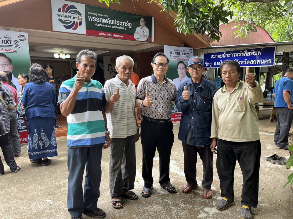ชาวสกลนครเขต 2 หนุน “ดร.มหานิยม” เปิดสำนักงานพลังประชารัฐ เตรียมลุยศึกเลือกตั้ง 69
