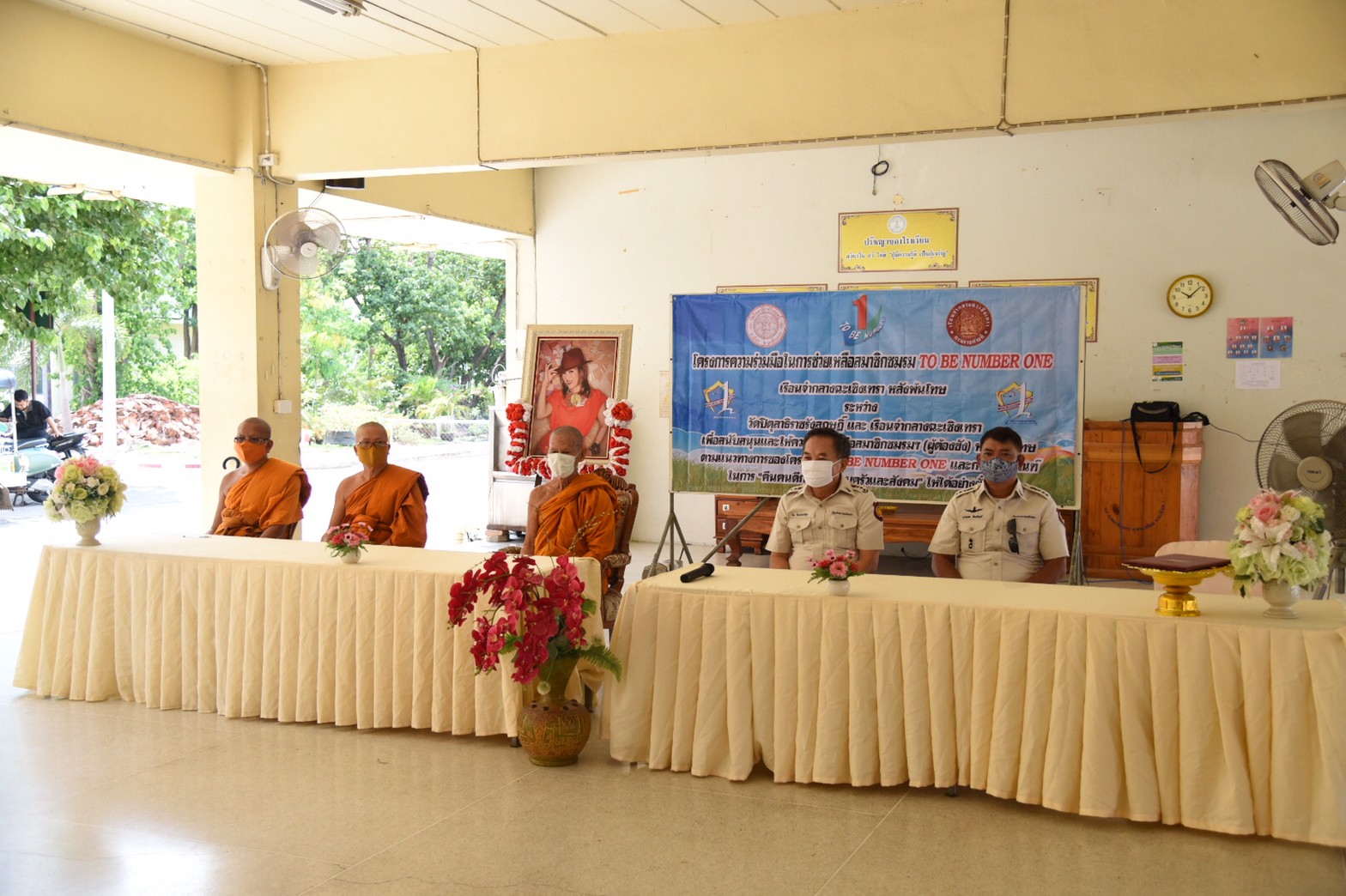 "วัดปิตุลาธิราชรังสฤษฎิ์" และ "เรือนจำกลางฉะเชิงเทรา" ร่วมลงนามบันทึกข้อตกลงความร่วมมือ  ช่วยเหลือสมาชิกชมรม To Be Number One เรือนจำกลางฉะเชิงเทรา หลังพ้นโทษ