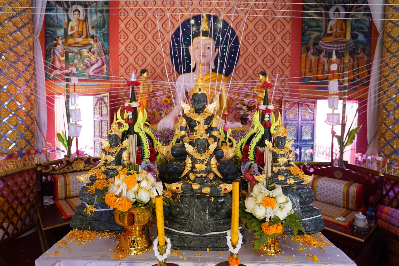พลังบุญทิพยร่วมสร้าง ครั้งที่ 168 พิธีพุทธาภิเษก พระแก้วมรกต (จำลอง) แกะสลักจากหินแม่น้ำโขง เครื่องทรงล้านนา