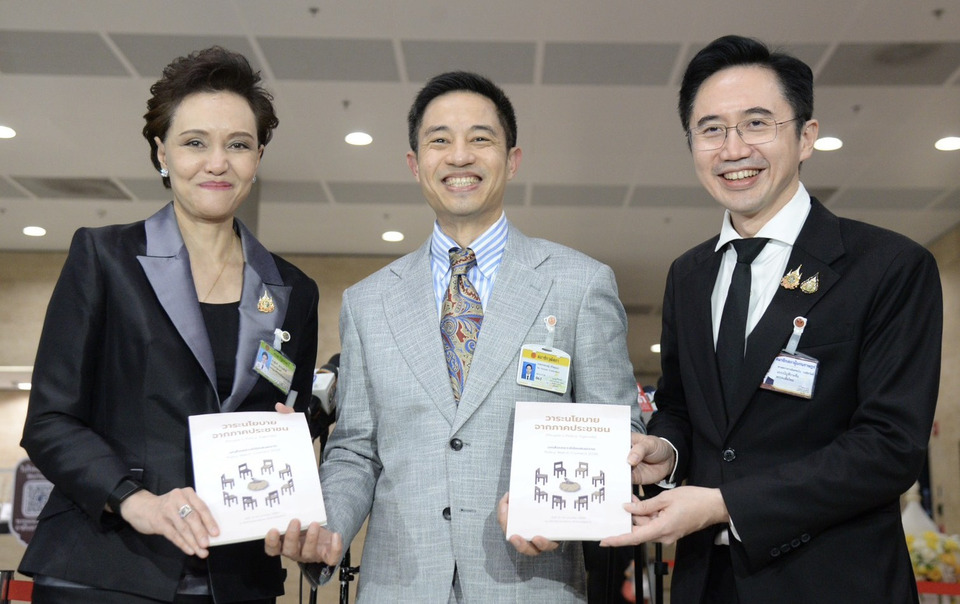 สะเทือน ครม.“ศุภจี-ยศชนัน” รับมอบ “วาระประชาชน” ยื่น 10 ข้อเสนอ “กลับหัวนโยบาย” จี้แก้เหลื่อมล้ำ-สิ่งแวดล้อม