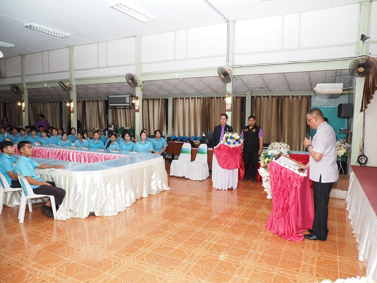 สำนักงานขนส่งจังหวัดแม่ฮ่องสอนจัดโครงการนักเรียนรุ่นใหม่มีใบขับขี่สร้างเสริมให้ผู้ใช้รถ-ถนน