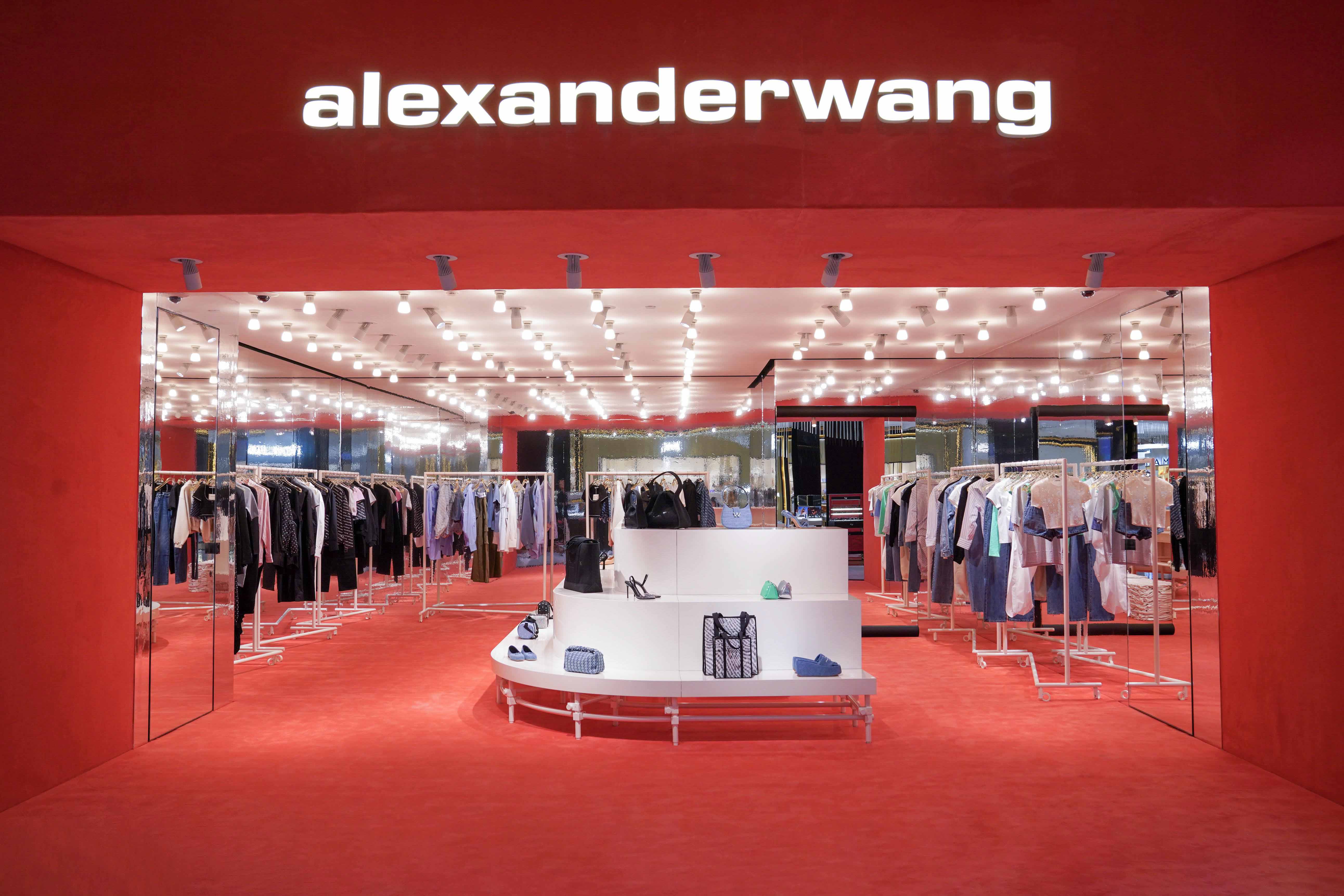 คิง เพาเวอร์ รางน้ำ เปิด “alexanderwang” บูติกแห่งใหม่ครั้งแรกในดิวตี้ ฟรี
