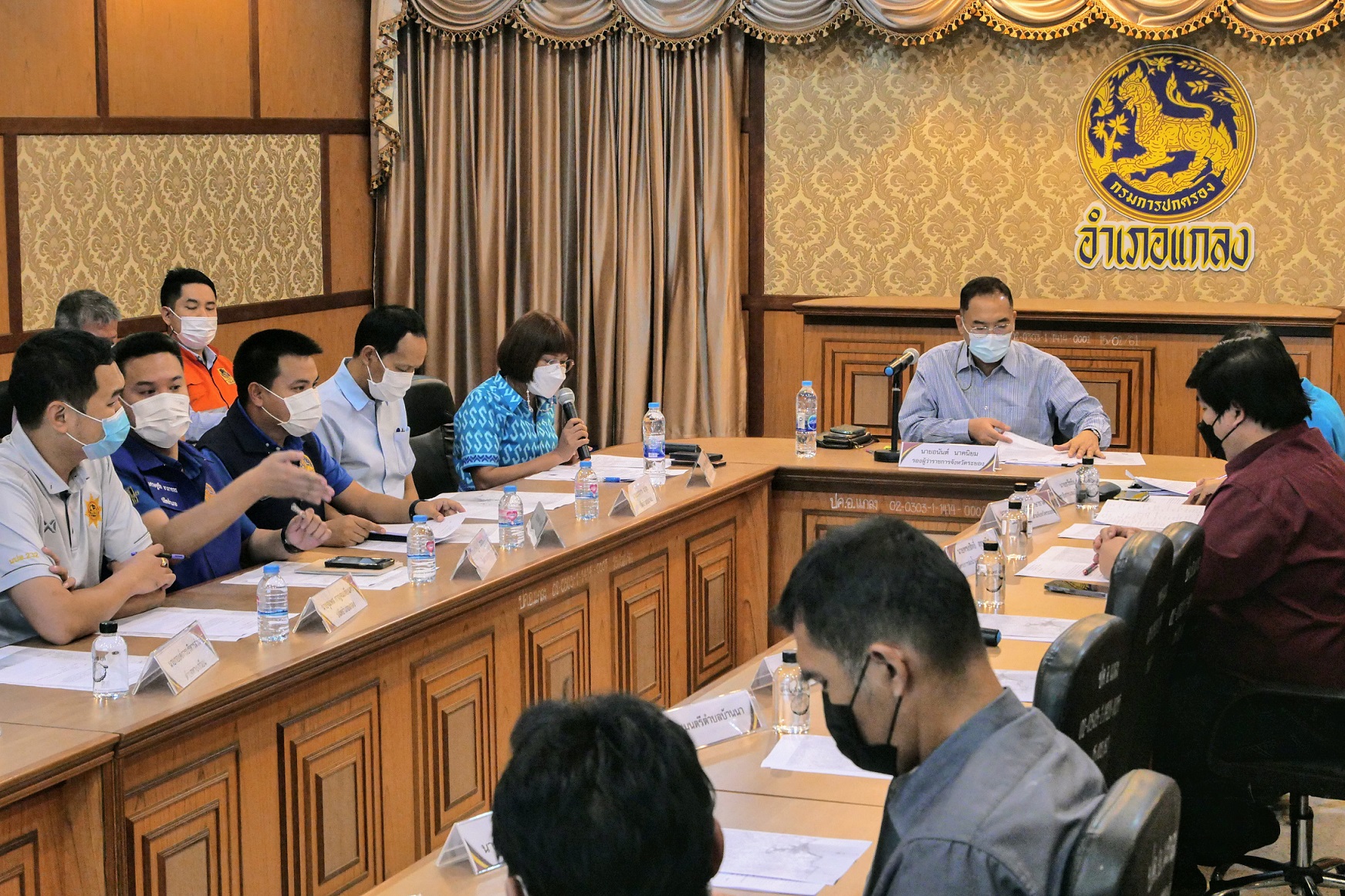 อำเภอแกลงประชุมหารือแผนแก้ปัญหาน้ำท่วมนำบทเรียนเมื่อปลายปี 65 มาเป็นแนวทาง