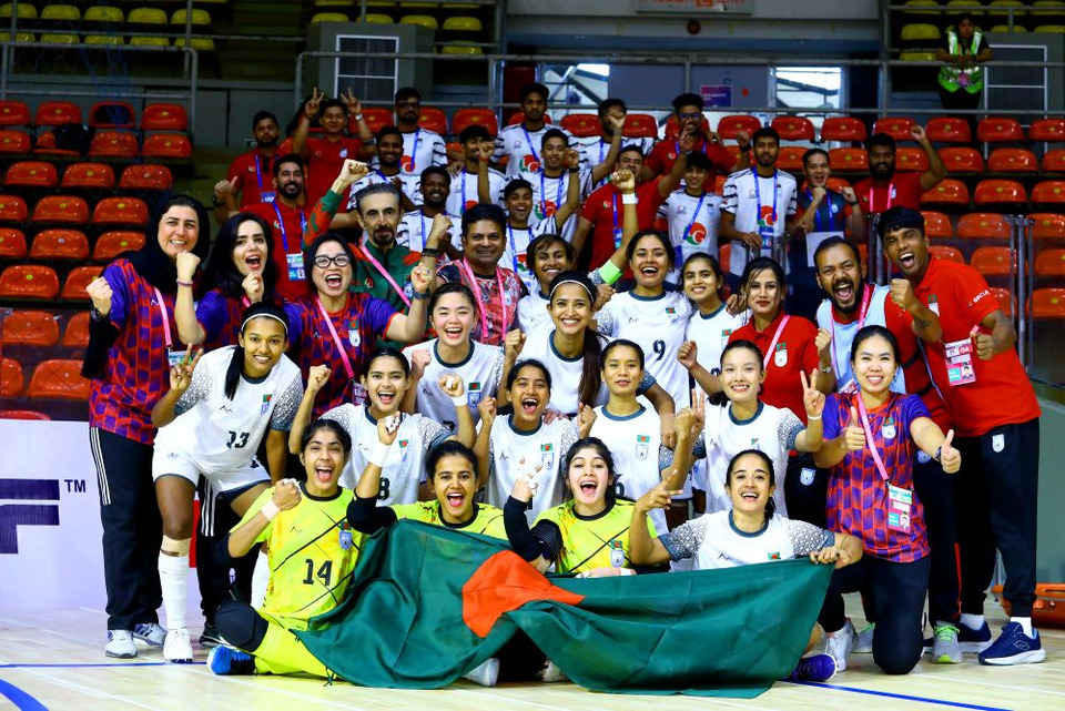 บังคลาเทศ ฟอร์มโหด! ถล่ม 14-1 ผงาดแชมป์ฟุตซอลหญิง SAFF 2026 "โค้ชเอก" พาภูฏานคว้าที่ 3