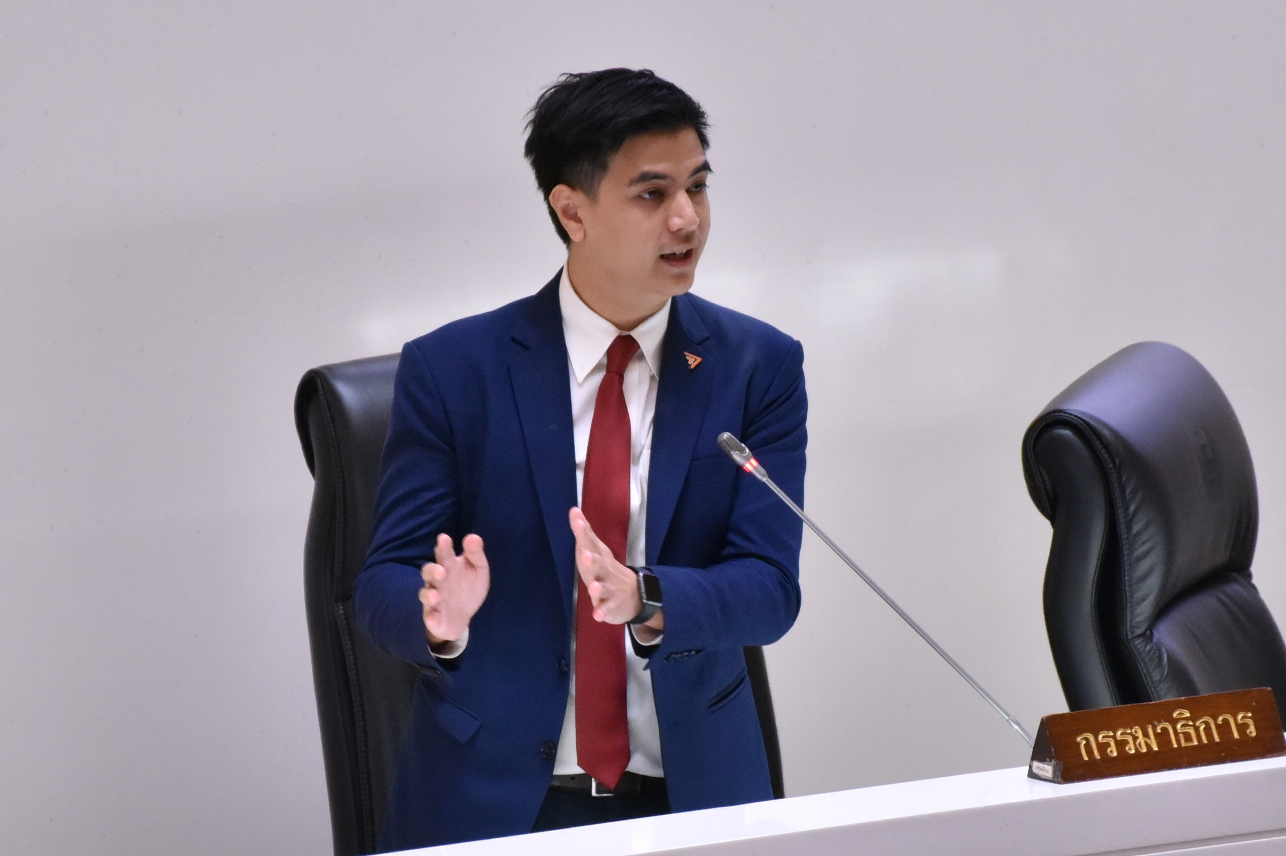 ‘พริษฐ์’ ขอรัฐสภารับร่างปลดล็อกท้องถิ่น ถกรายละเอียดกันต่อวาระสอง ยันข้อเสนอไม่สุดโต่ง แค่ต้องการให้ไทยวิ่งตามทันโลก