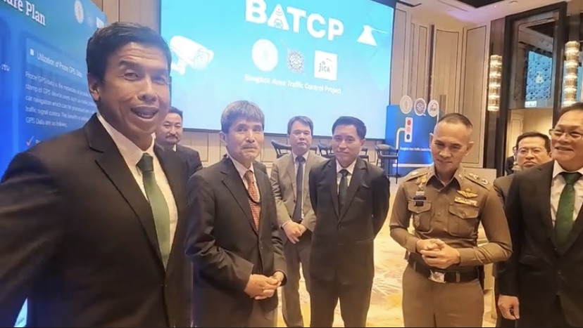 “ชัชชาติ” เปิดตัวสัญญาณไฟจราจรอัตโนมัติ นำร่อง 13 จุด จ่อขยาย 500 จุดภายในปี 69