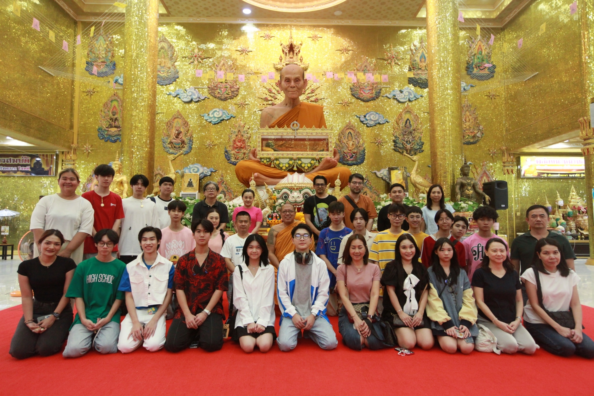 ญาติโยมแห่เที่ยวงานวัดย้อนยุค 112 ปีชาติกาลหลวงพ่อพูลวัดไผ่ล้อม นครปฐมคึกคัก  