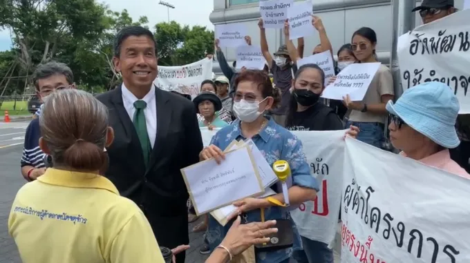 ผู้ค้าตลาดจตุจักรร้อง ผู้บริหารตลาดไม่ต่อสัญญา "ชัชชาติ" รับเรื่อง เล็งคืนตลาดให้ รฟท.ดูแล