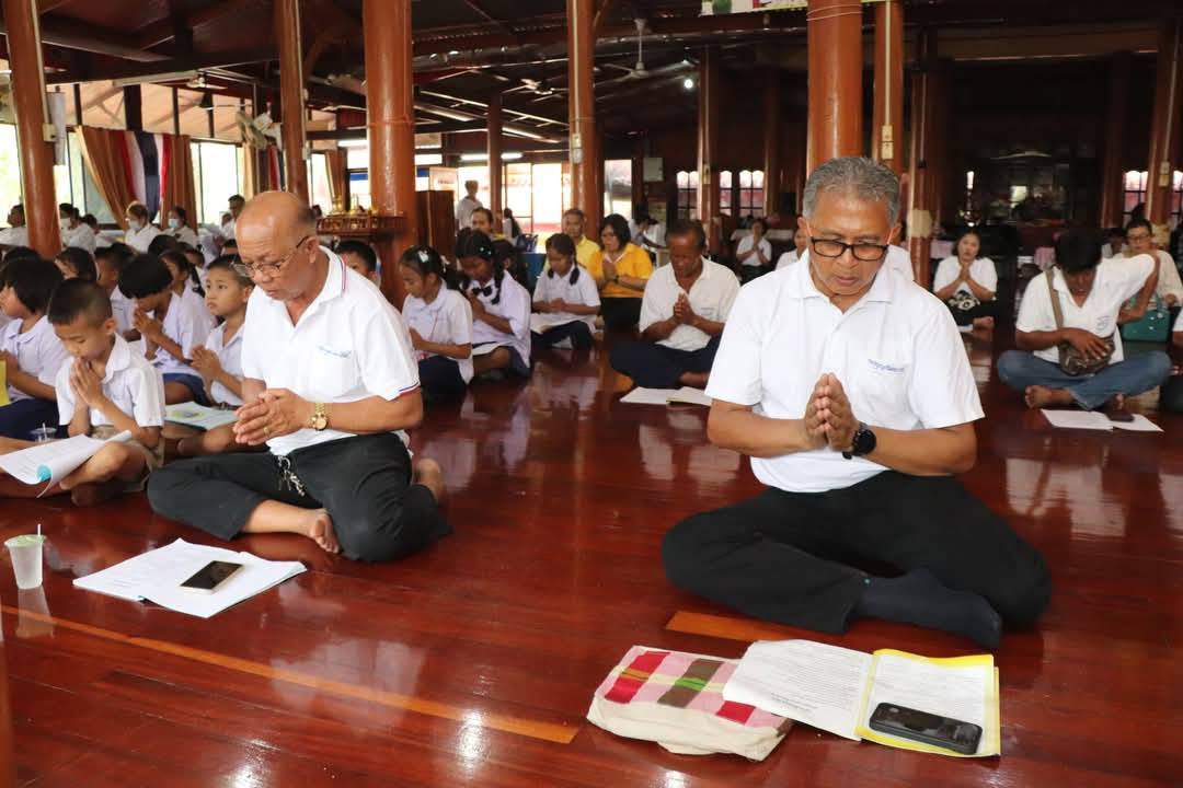 อบต.นรสิงห์ จัดกิจกรรมสวดมนต์ ตามโครงการวัดปลอดเหล้าถาวรเฉลิมประเกียรติฯ