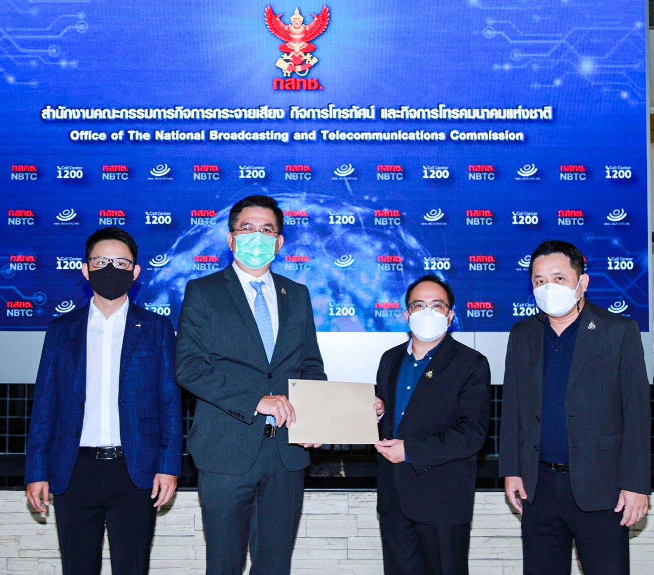"ทรู-ดีแทค” ยื่นหนังสือ “กสทช.” ตรวจสอบ เผยแพร่ “5 Facts” ควบรวม 2 ค่ายผ่านสื่อสาธารณะ หวั่นข้อมูลไม่ครบ