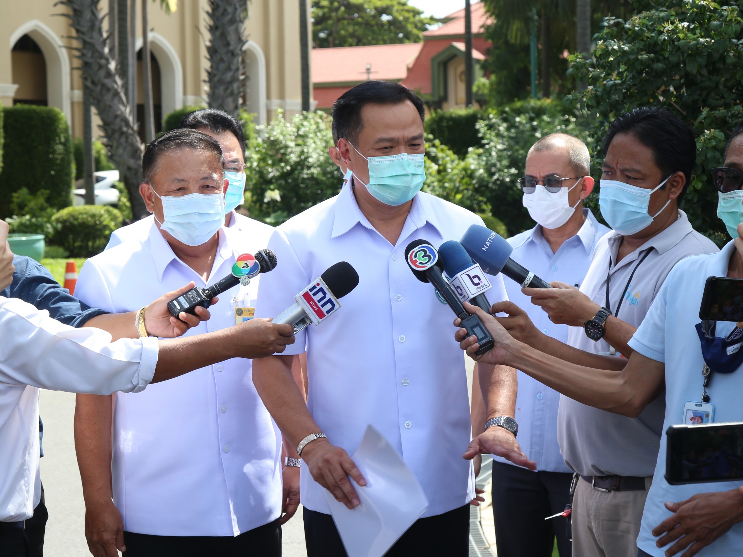 "บิ๊กตู่" เรียก "อนุทิน-ปลัดสธ." เข้าพบหารือความพร้อมรับเปิดภูเก็ต  ฉีดซิโนแวคเข็ม 3 รอผลทางวิชาการ
