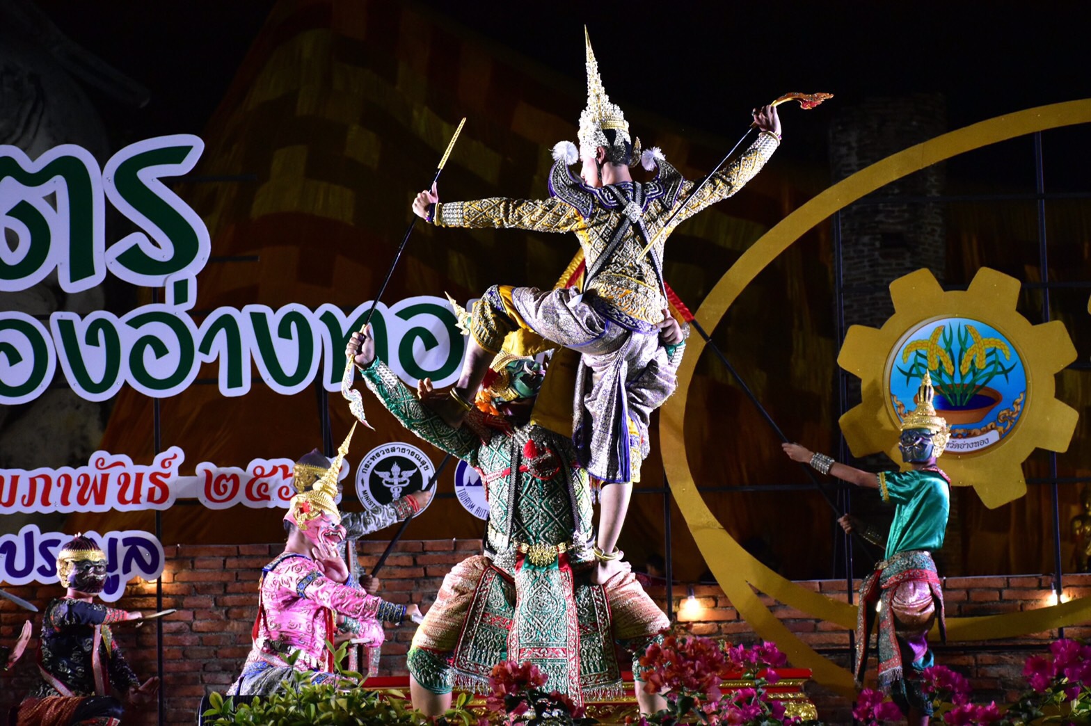 สุดอลังการ !!! วัฒนธรรมอ่างทองจับมือวิทยาลัยนาฏศิลป์  แสดงโขนเรื่องรามเกียรติ์ ชุด ลักษมีสีดา