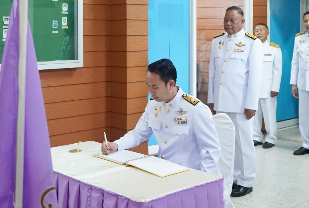 อบจ.ยโสธร ทำพีธีลงนามถวายพระพรชัยมงคล "พระราชินี"