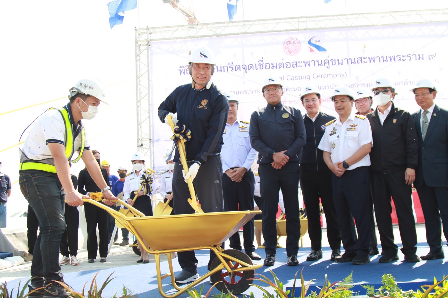 "รมว.คมนาคม" เป็นประธานพิธีเทคอนกรีตจุดเชื่อมต่อสะพานคู่ขนานสะพานพระราม 9 