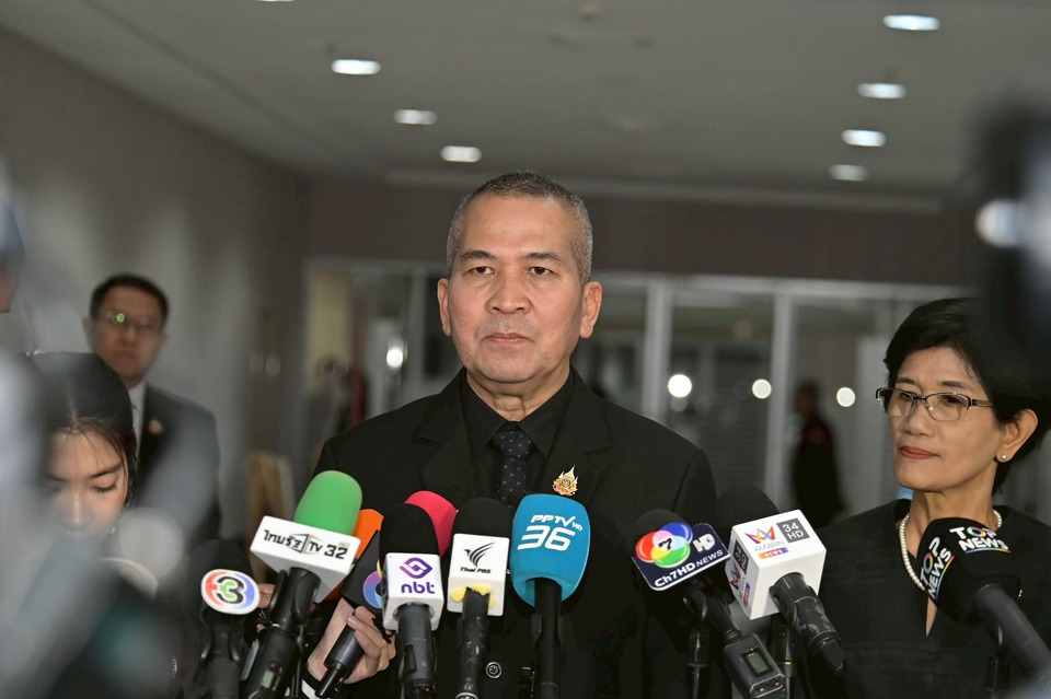 “รุทธพล” เผยพักโทษ “ทักษิณ ชินวัตร” เป็นไปตามขั้นตอนปกติ อยู่ระหว่างพิจารณาใส่กำไลอีเอ็ม 