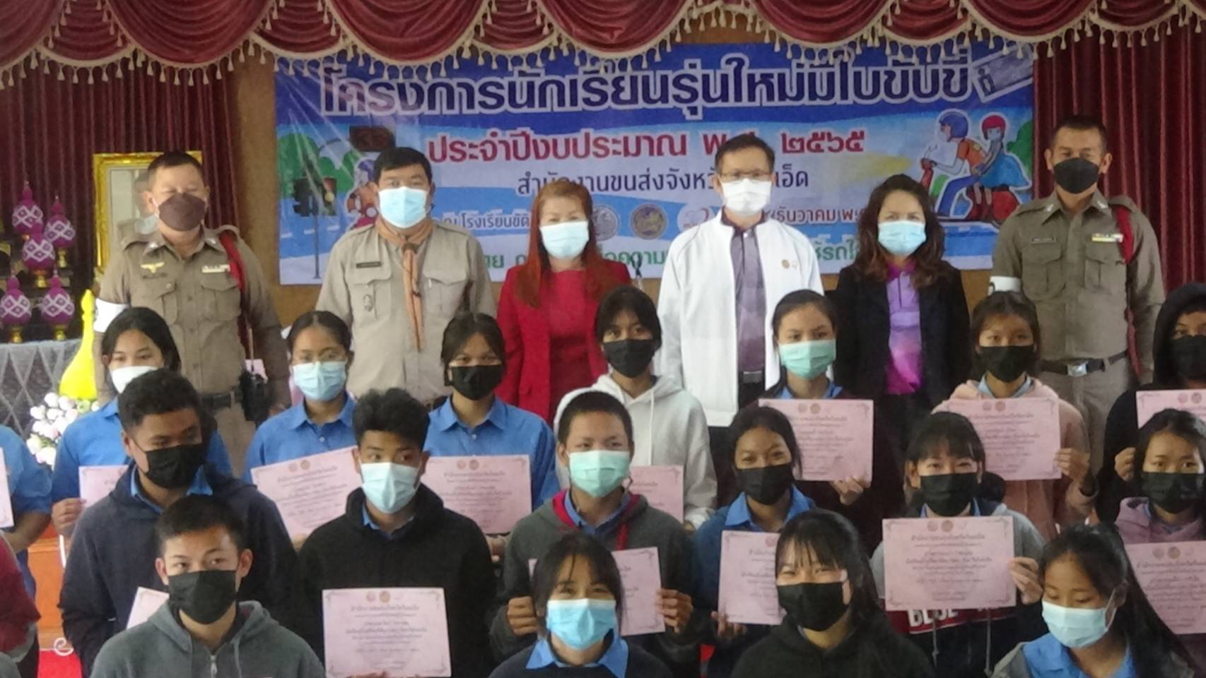 'ขนส่งร้อยเอ็ด' จับมือ 'ขัติยะวงษา' อบรมเยาวชนเพื่อสอบใบขับขี่ 'โครงการนักเรียนรุ่นใหม่มีใบขับขี่'