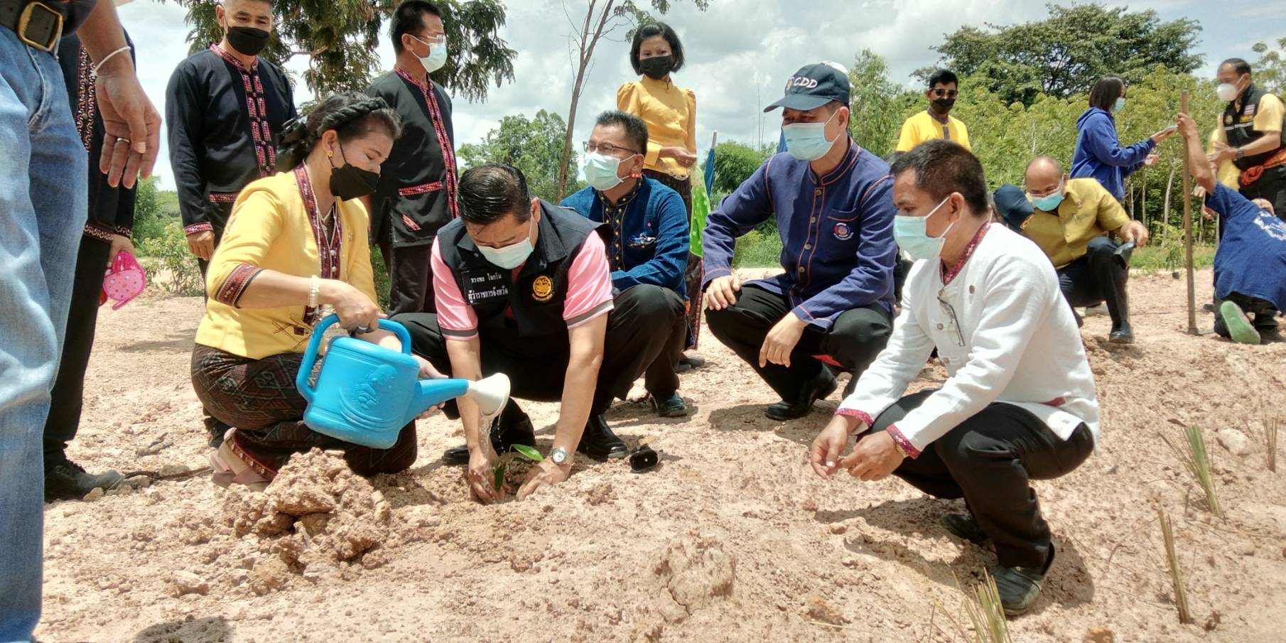 กาฬสินธุ์น้อมนำศาสตร์พระราชาสู่โคกหนองนาแก้ปัญหาอาหารขาดแคลนช่วงโควิด