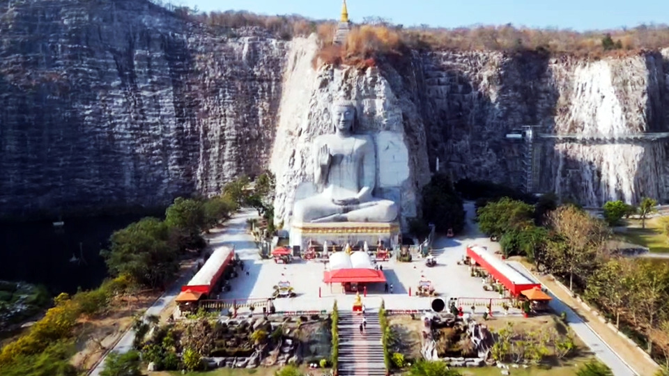 สุพรรณบุรีเปิด “สกายวอล์ค” ขึ้นฟรี เป็นของขวัญปีใหม่ 2569 ชวนทดสอบความเสียว–เที่ยววัดเขาทำเทียม