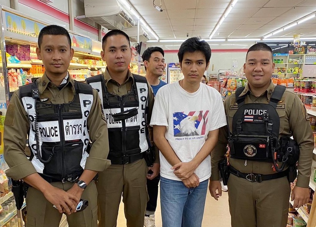 "โจอี้ ภูวศิษฐ์" ร่วมเฟรมตำรวจแฟนคลับแซวถ่ายรูปยังไงเหมือนโดนรวบ
