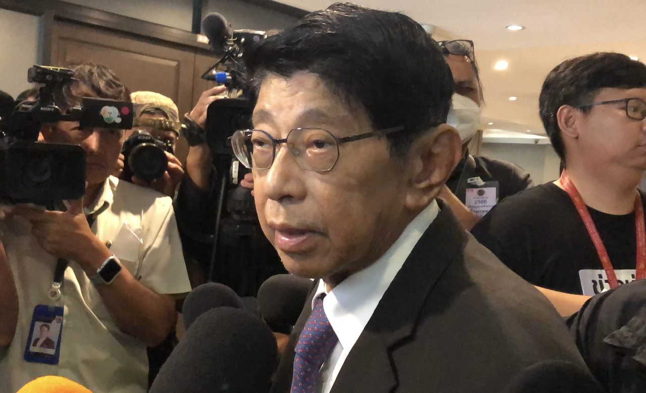 “วิษณุ” ปัดแสดงความเห็นหลังกกต.มีมติส่งศาลรธน. ปมหุ้น “พิธา” ยอมรับโหวตเลือกนายกฯช้ามากไม่ดี กระทบตั้งรัฐบาล-ภาคศก.