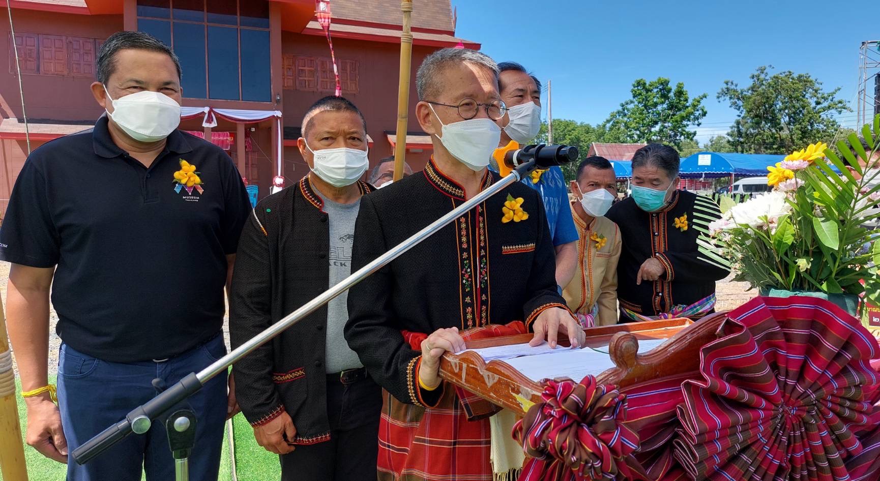 ชาวศรีสะเกษชื่นชมผู้ว่าฯ อ่างทองสมทบทุนสร้างพิพิธภัณฑ์ชาวกูย 