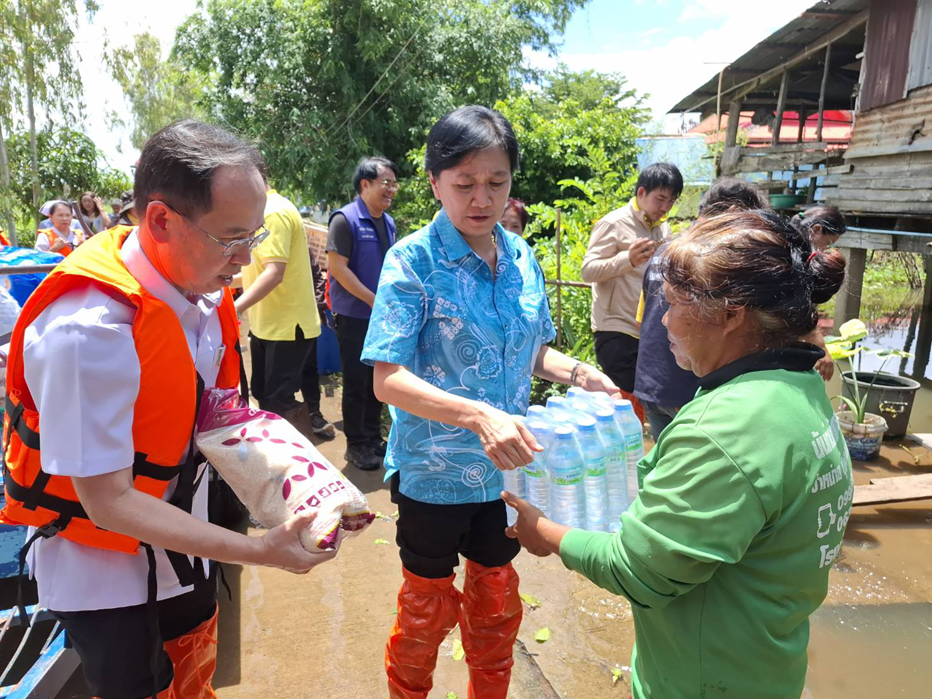 น้ำท่วมพิจิตร 12 อำเภอจม 1 เดือน ผู้ว่าฯเร่งแจกถุงยังชีพ-เตรียมรับฝนรอบใหม่